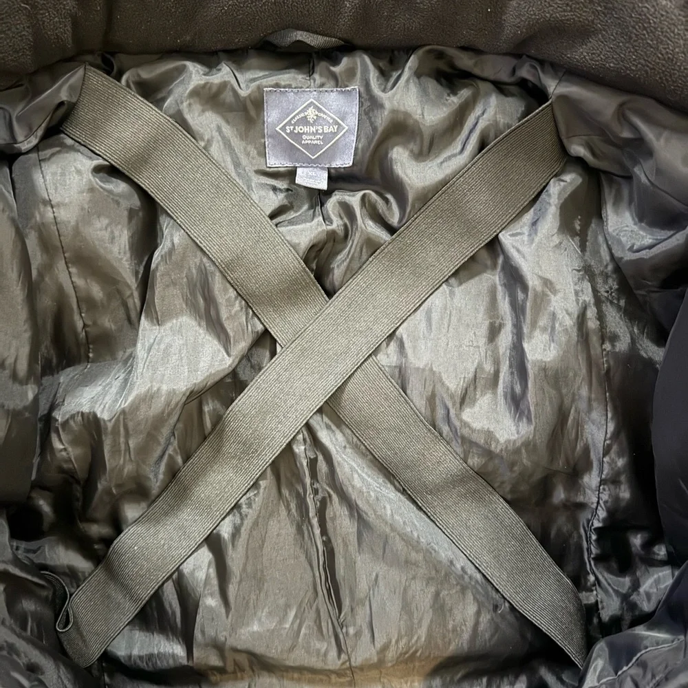 St. John bay heavy Women's Black Quilted very Long Coat elastic straps inside - Picture 5 of 7